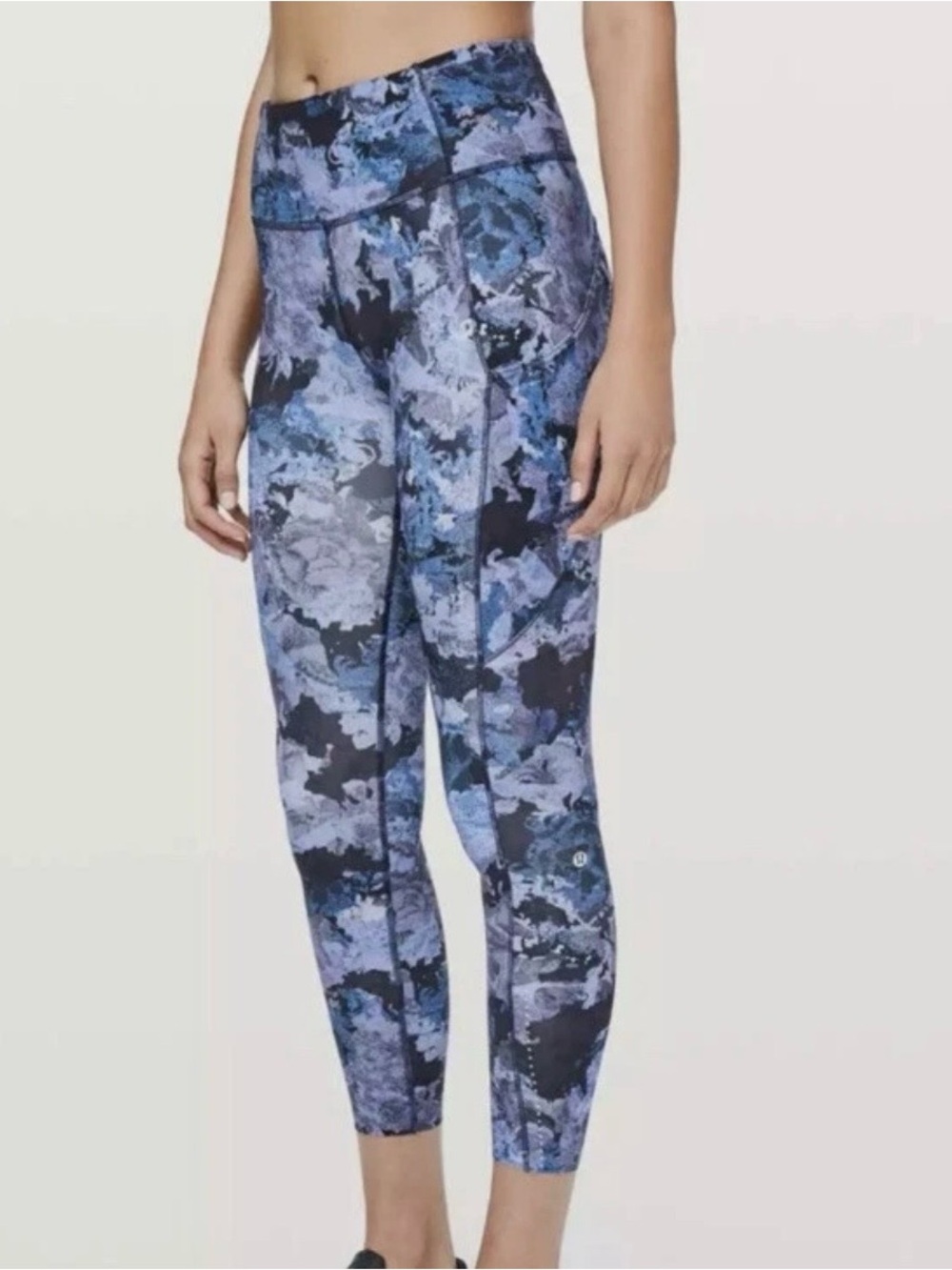 lululemon athletica Women’s Blue & Black Floral-Print Leggings